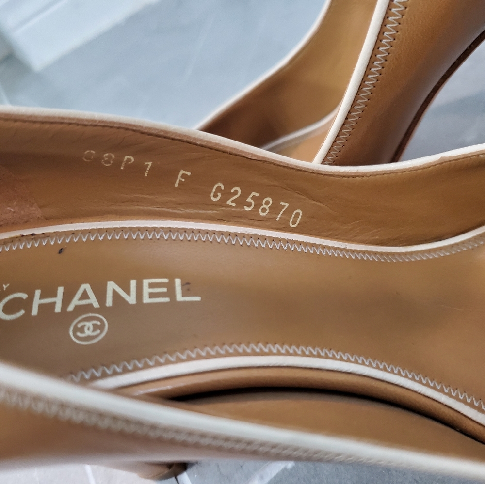 CHANEL CAMEL PUMPS CC DETAIL - Picture 7 of 14